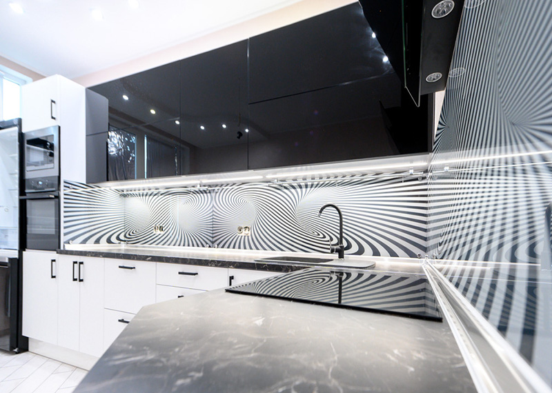 Кухня с глянцевыми фасадами на заказ в Одесской области