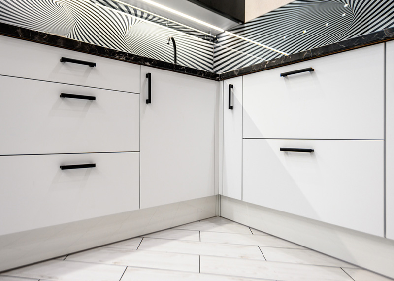 Заказать кухню в Одессе со скинали