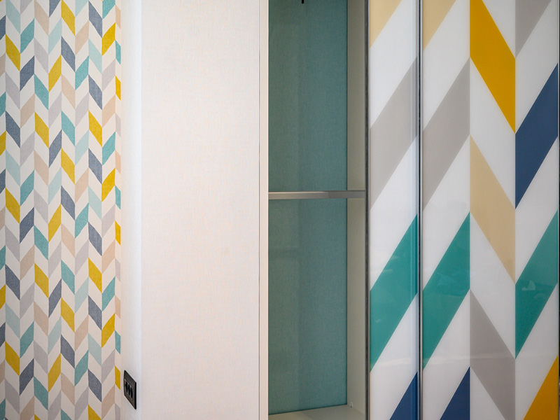 Шкаф купе в детскую комнату с красивым рисунком